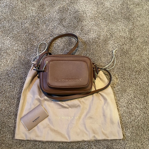 Burberry: SM Camera Bag ESM - Picture 2 of 5